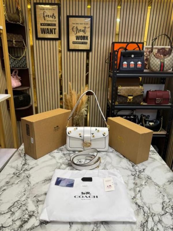 Coac Giorgie Shoulder Bag With Double Box And Dust Bag (Flower-White)