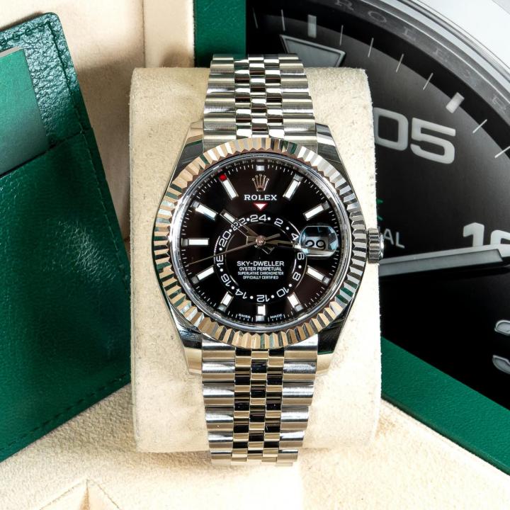 Roleex Sky Dweller Black Dial Jubilee 42mmx