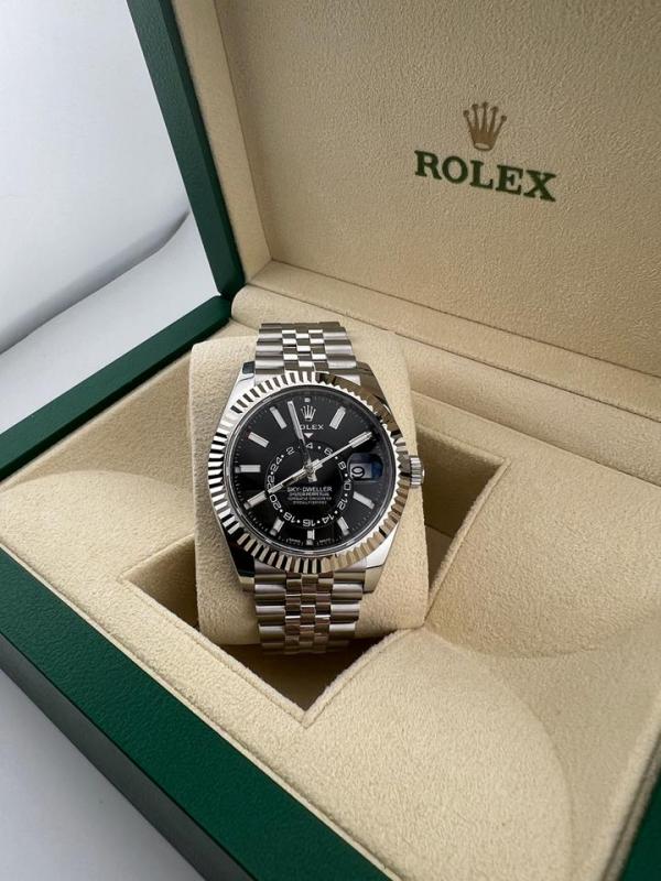 Roleex Sky Dweller Black Dial Jubilee 42mmx