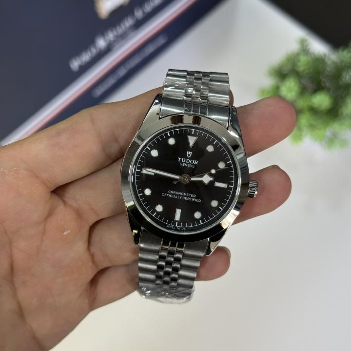Tudor Black bay Mens Quartz Analog watch