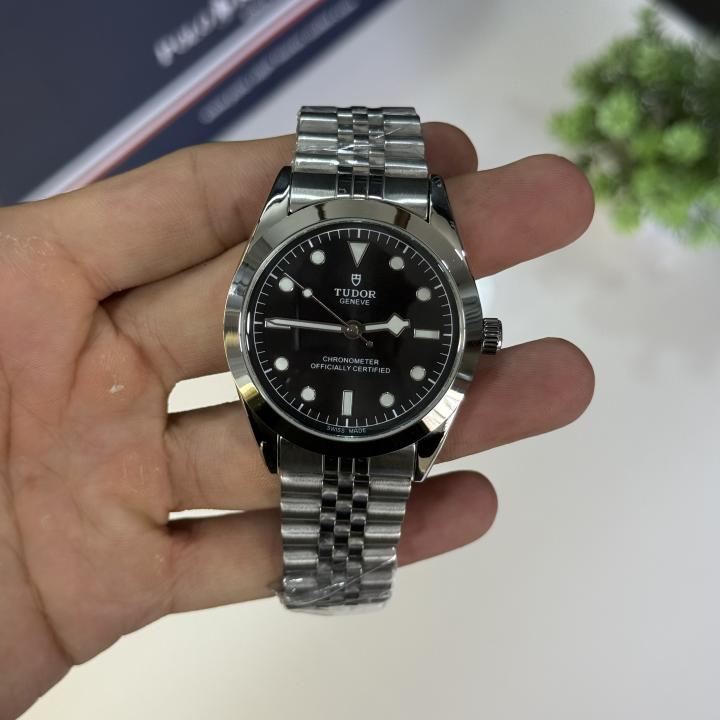 Tudor Black bay Mens Quartz Analog watch