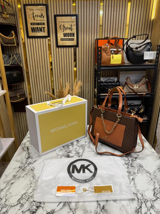 MICHAEL KOR PRORSUM HANDBAG WIT DUST BAG AND MAGNETIC BOX PREMIUM QUALITY (COFFEE BROWN)