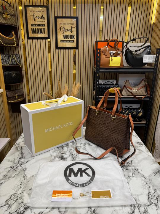 MICHAEL KOR PRORSUM HANDBAG WIT DUST BAG AND MAGNETIC BOX PREMIUM QUALITY (COFFEE BROWN)