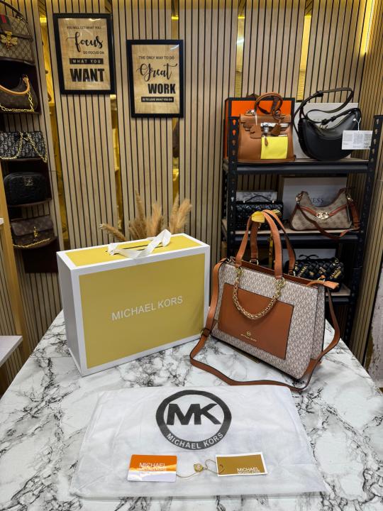 MICHAEL KOR PRORSUM HANDBAG WITH DUST BAG AND MAGNETIC BOX PREMIUM QUALITY (BIEGE BROWN)