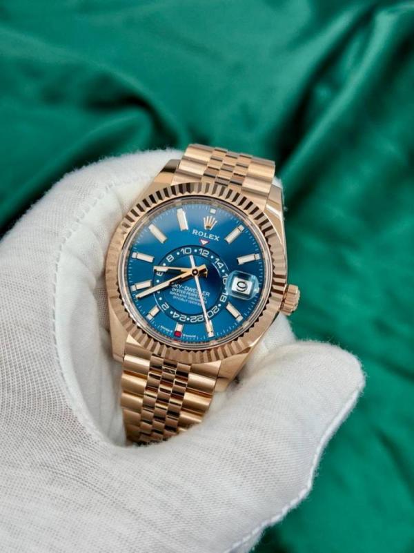 ROLE EX SKY DWELLER SWISS MOVEMENT WORKING LIKE AUTO 561