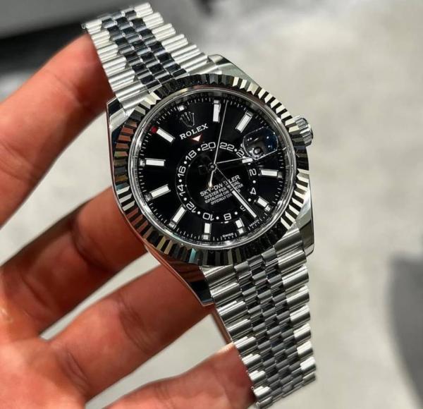 Roleex Sky Dweller Black Dial Jubilee 42mmx