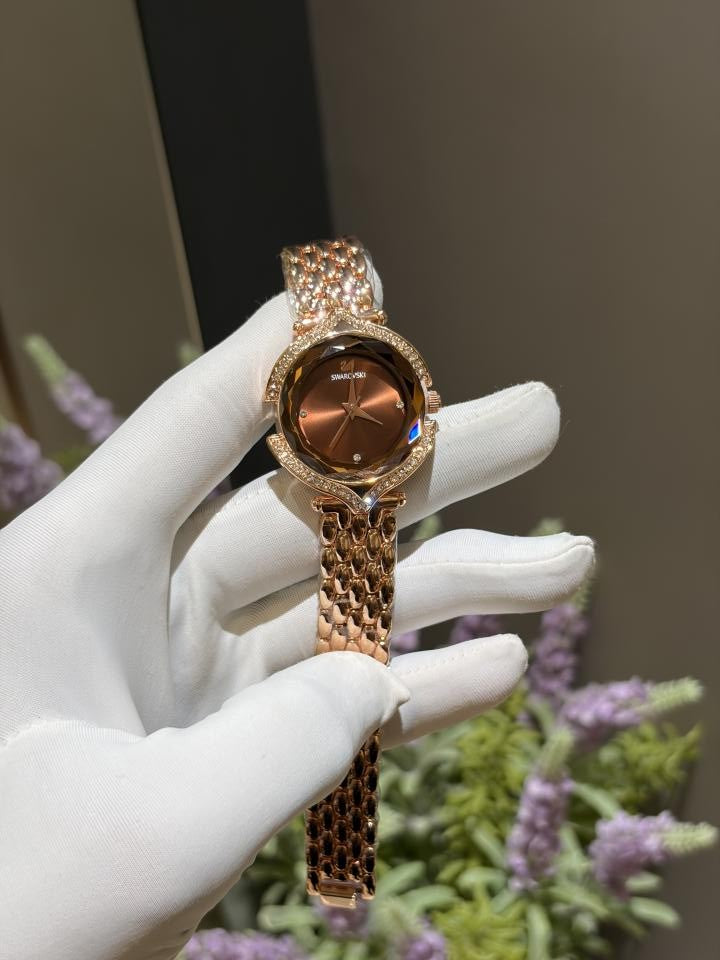 SWAROVSKKI CRYSTAL DIAMOND LADY 772