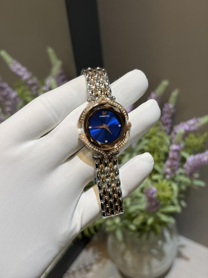 SWAROVSKKI CRYSTAL DIAMOND LADY 775
