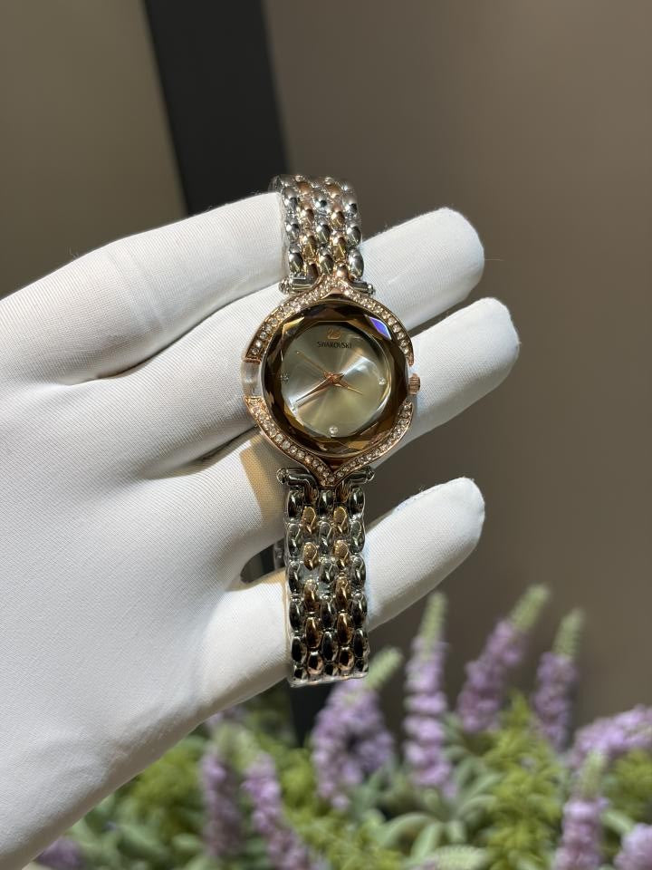 SWAROVSKKI CRYSTAL DIAMOND LADY 776