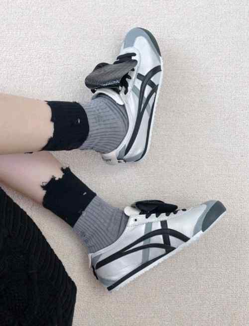 onitsukkaa tiger Mexico 66 Custom Black Grey for her