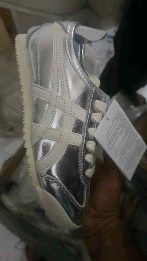Onitsukkaa Tiger MEXICO 66 SILVER OFFf WHITE  for her fix