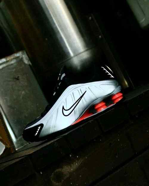 Nikkee Shox R4 Black Metallic Silver