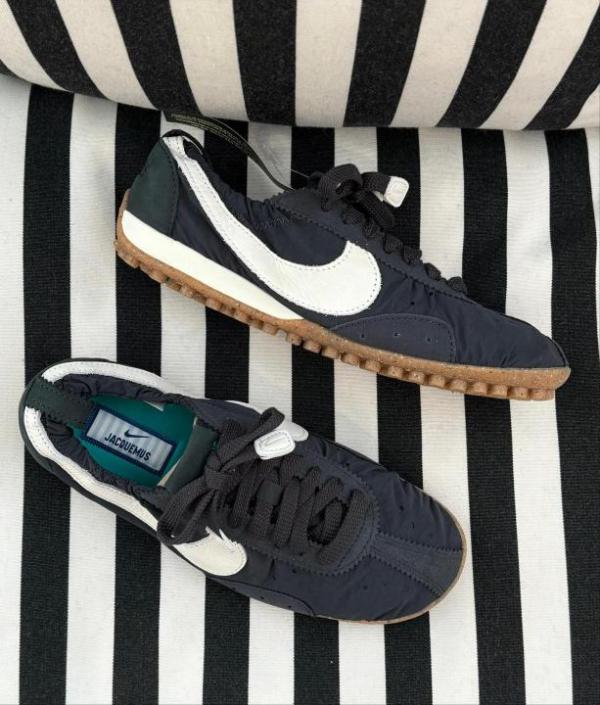 Nikkee Jacquemus Moon Shoe Off Noir With All Accessories 657