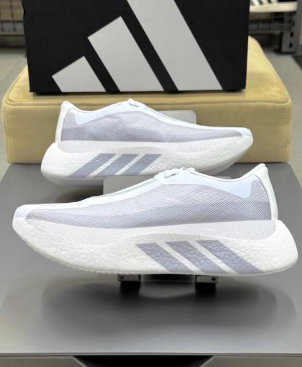 Adidaas Hyperboost edge Cloud White 660