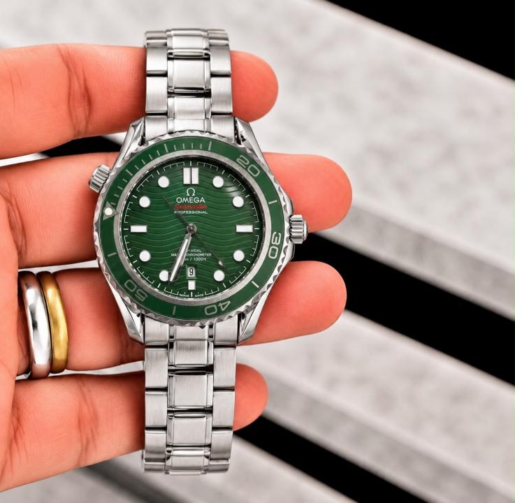 OMEGGA SEAMASTER CO AXIAL 300M SIL GREEN QUARTZ 809