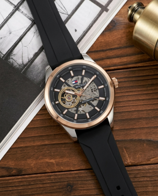 TOMMY HILFIGR AUTOMATIC BELT