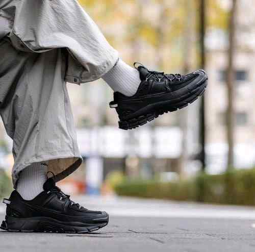 Nikkee Zoom Vomero Roam triple Black