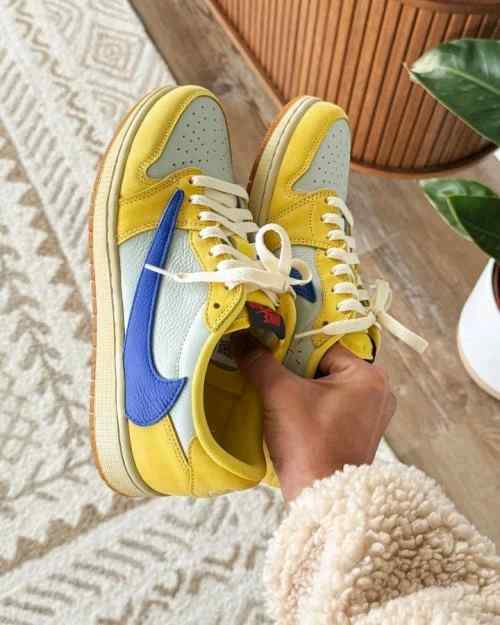 NIKkEE AIR JORDAN RETRO 1 LOW TRAVIS SCOTT CANARY