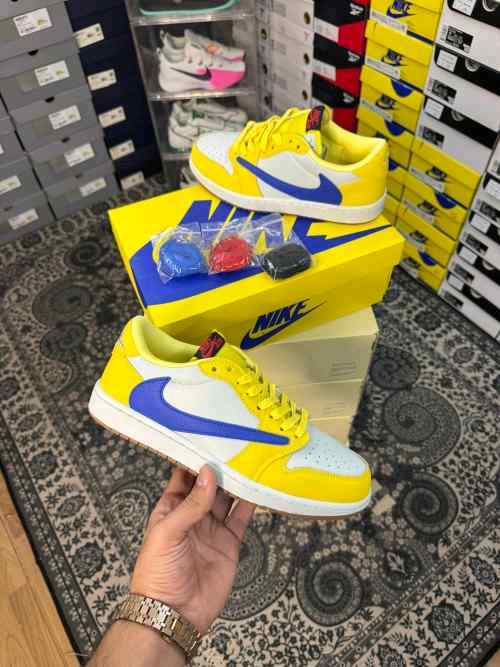 NIKkEE AIR JORDAN RETRO 1 LOW TRAVIS SCOTT CANARY