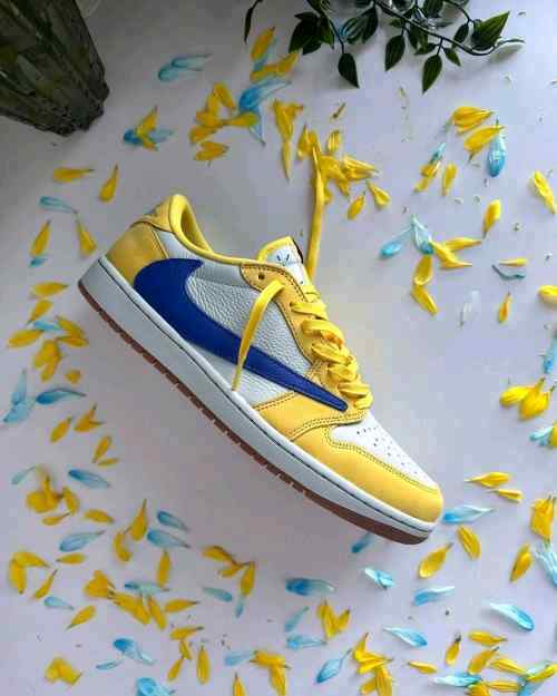 NIKkEE AIR JORDAN RETRO 1 LOW TRAVIS SCOTT CANARY