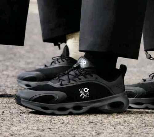 ON RUNNING CLOUDSOLO X LOEWE BLACK