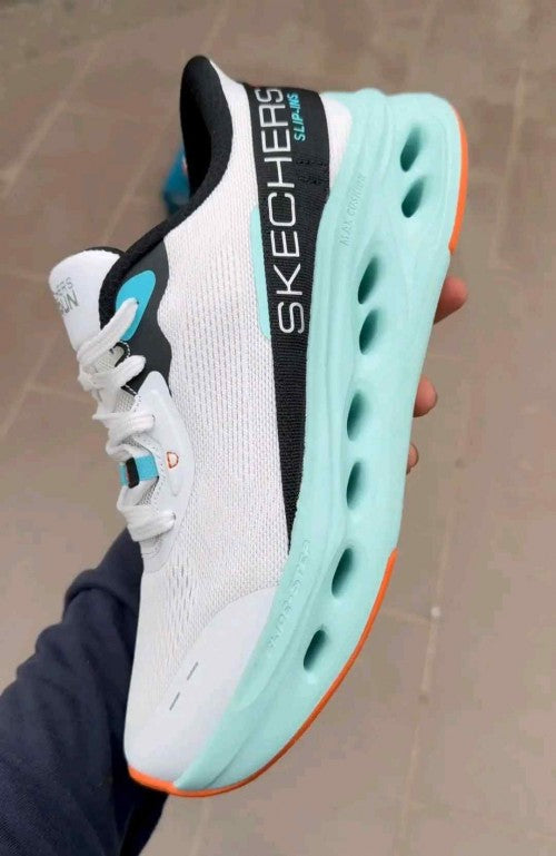 Skecherrss  MAX Cushioning Glide-Step - A Slip-ins in WhiteMulti