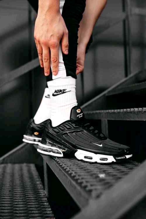 NIKkEE AIRMAX PLUS 3 TN BLACK WHITE