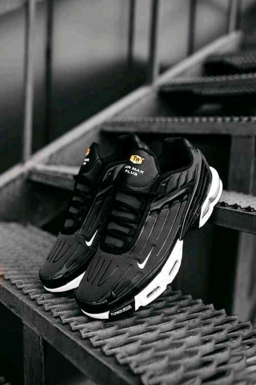 NIKkEE AIRMAX PLUS 3 TN BLACK WHITE