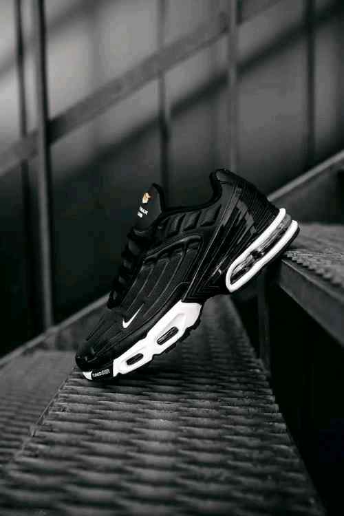 NIKkEE AIRMAX PLUS 3 TN BLACK WHITE