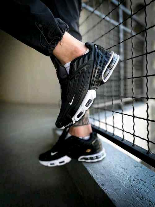 NIKkEE AIRMAX PLUS 3 TN BLACK WHITE