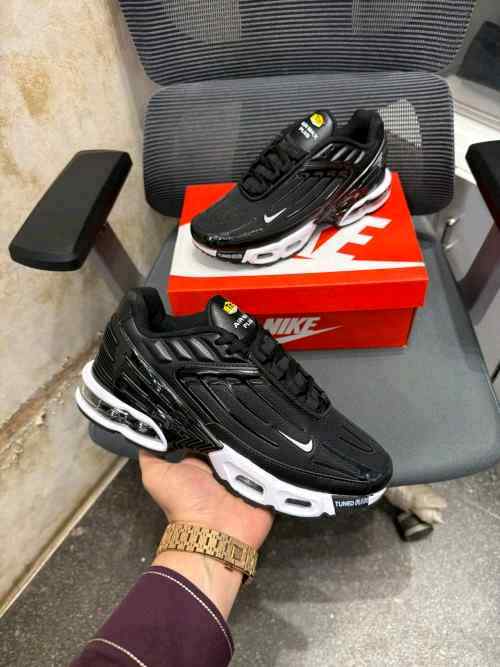 NIKkEE AIRMAX PLUS 3 TN BLACK WHITE