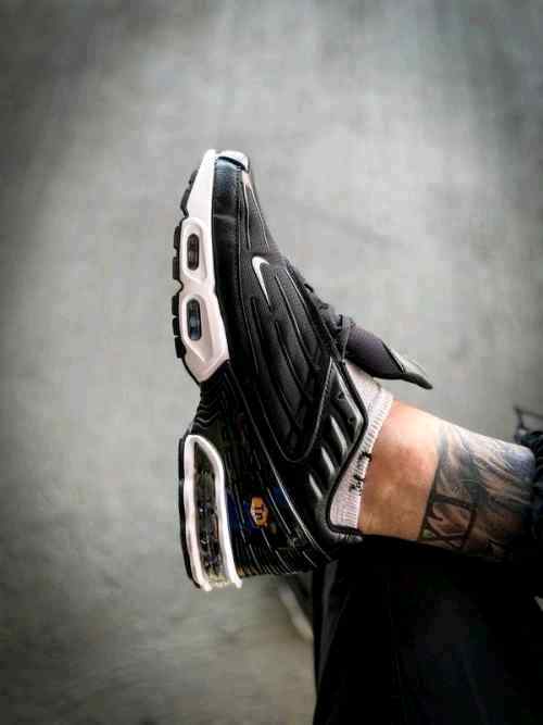 NIKkEE AIRMAX PLUS 3 TN BLACK WHITE
