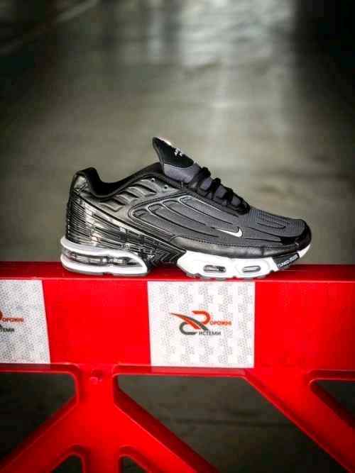 NIKkEE AIRMAX PLUS 3 TN BLACK WHITE