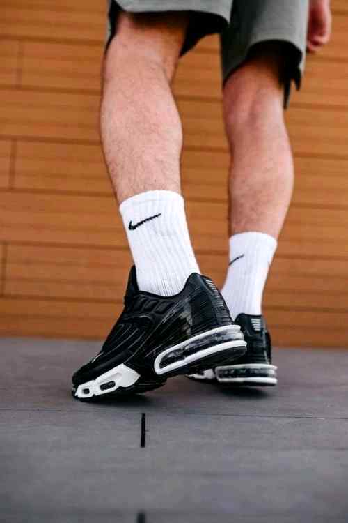 NIKkEE AIRMAX PLUS 3 TN BLACK WHITE