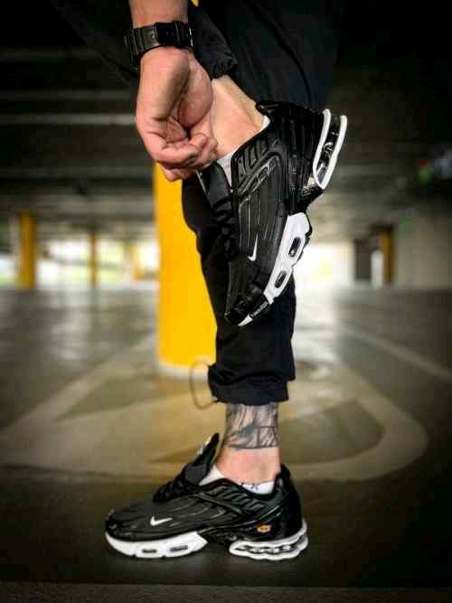 NIKkEE AIRMAX PLUS 3 TN BLACK WHITE