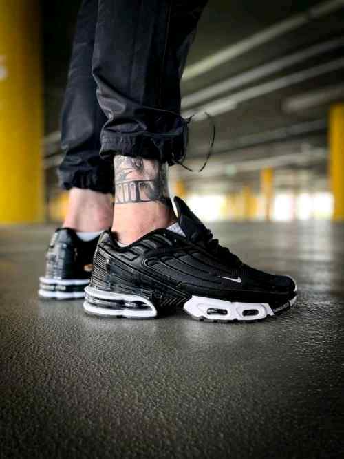 NIKkEE AIRMAX PLUS 3 TN BLACK WHITE