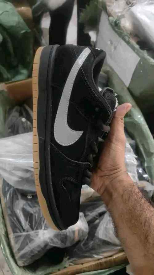 nikkee SB Dunk Low Fog Black Gum