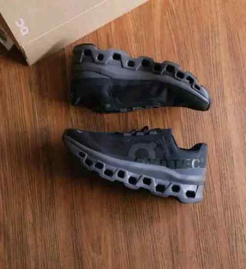 Running CloudMonster all Black Sneaker