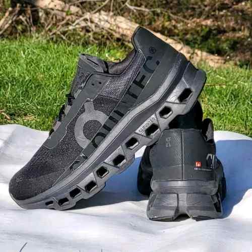 Running CloudMonster all Black Sneaker