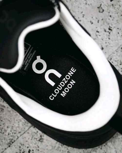 On Cloudzone Moon Black Dew