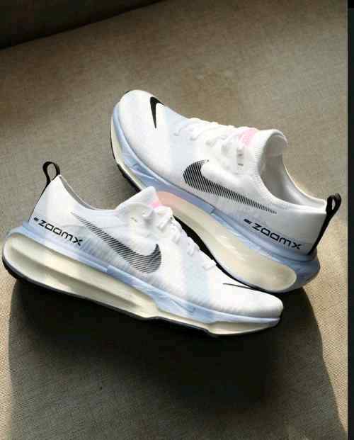 nikkee zoom x run 3 INVINCIBLE