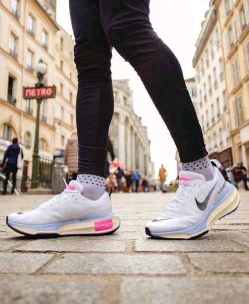 nikkee zoom x run 3 INVINCIBLE