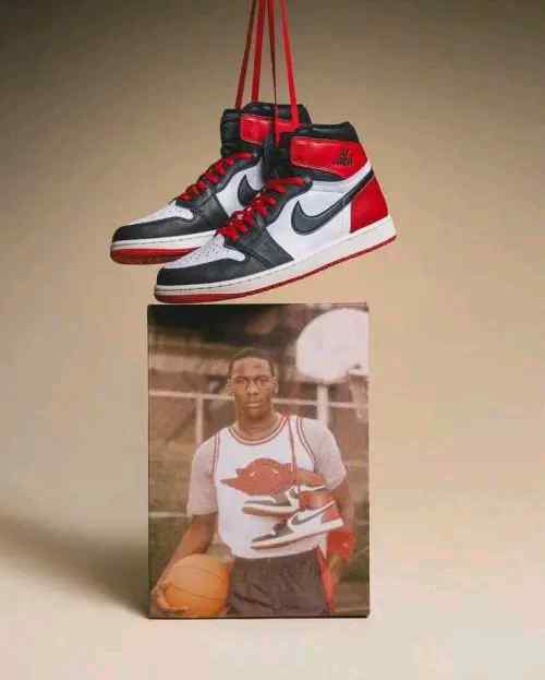 AIR JORDAN RETRO 1 OG BLACK TOE HIGH REIMAGINED