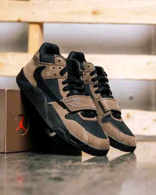 NIKkEE AIR JORDAN X TRAVIS SCOTT JUMPMAN JACK DARK MOCHA SEMI UA
