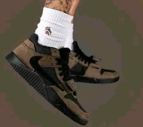 NIKkEE AIR JORDAN X TRAVIS SCOTT JUMPMAN JACK DARK MOCHA SEMI UA
