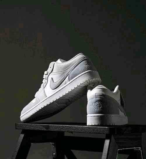 jordan retro 1 low PARIS