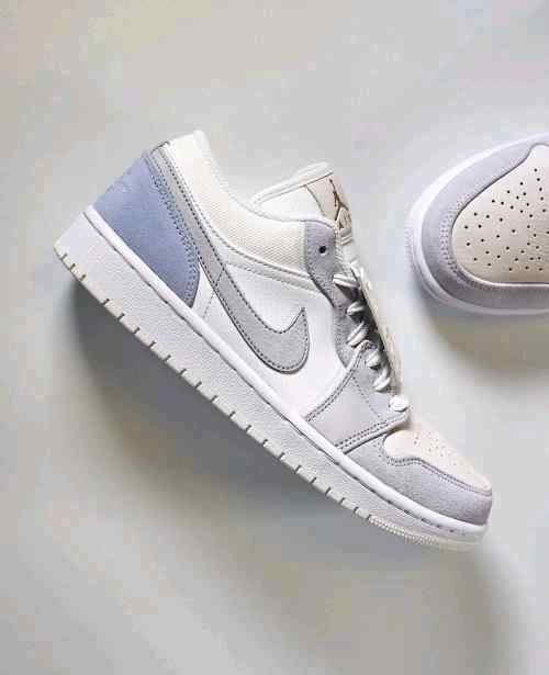 jordan retro 1 low PARIS