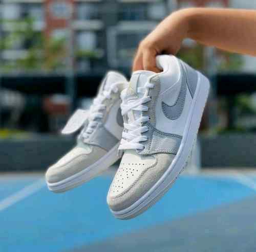 jordan retro 1 low PARIS