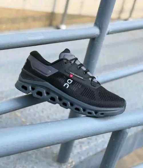 on Cloud stratus 3 - Black