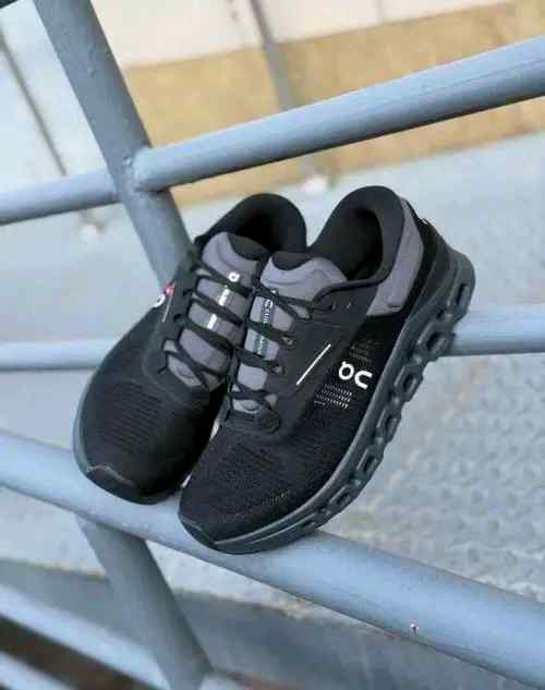on Cloud stratus 3 - Black